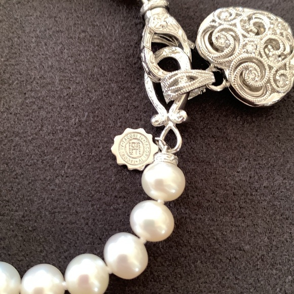 Tacori Pearl White and 925 Sterling Silver Bracelet with Heart Locket Charm. - Picture 3 of 6